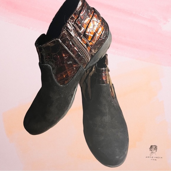 Vaneli Artemis Black Suede/Brown Coryl Booties, Women Size 10 - Picture 2 of 7